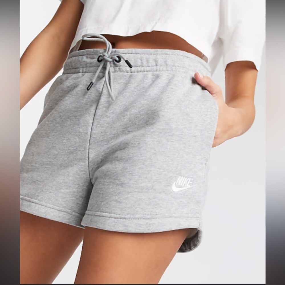 Nike Women's essential fleece shorts